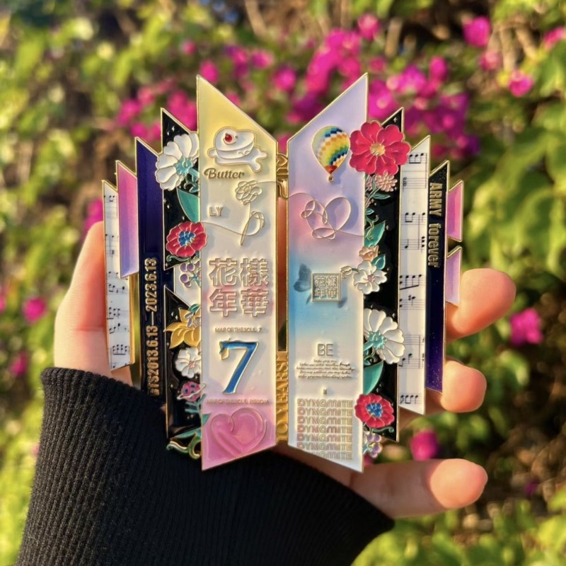 BT21 10. Jubiläums-Metallabzei – Beauty Makeup Wholesale Bewertung und Preis