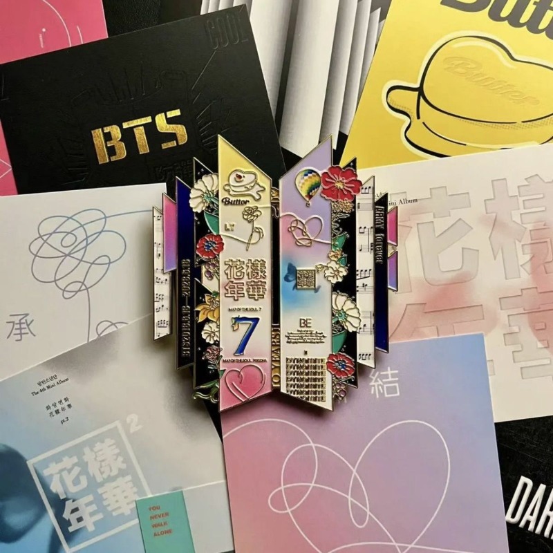 BT21 10. Jubiläums-Metallabzei – Beauty Makeup Wholesale Bewertung und Preis