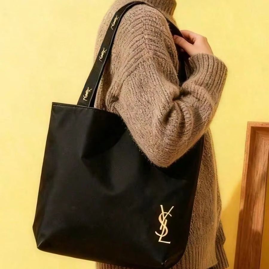 Yves Saint Laurent YSL Tasche  – Ysl Beauty Makeup Bewertung und Preis