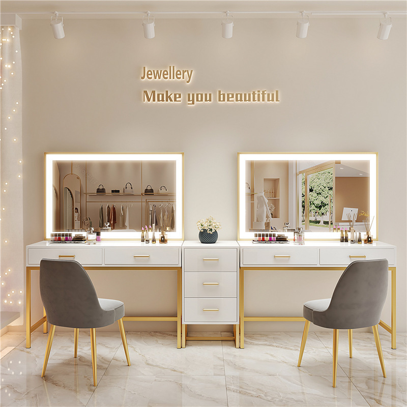 Nail Art Makeup Artist Studio  – Beauty Makeup Studio Bewertung und Preis