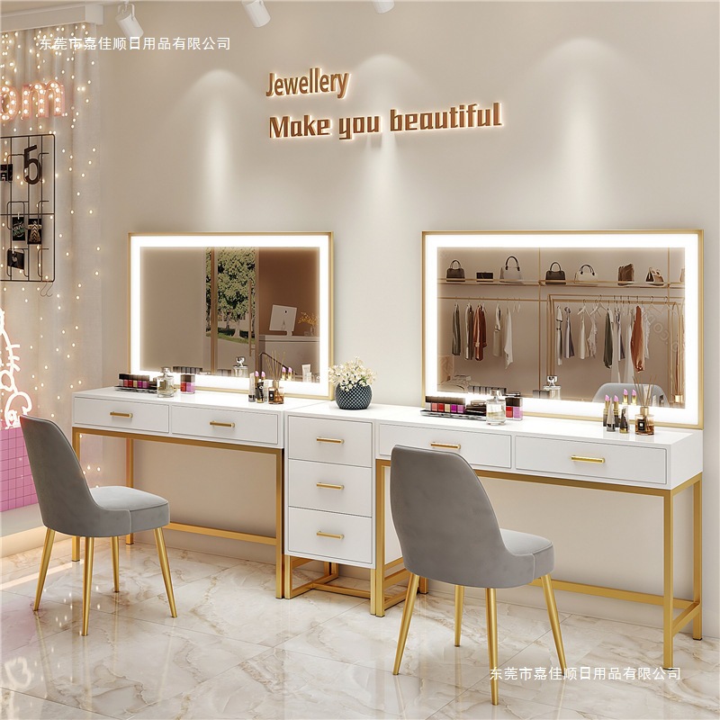 Nail Art Makeup Artist Studio  – Beauty Makeup Studio Bewertung und Preis