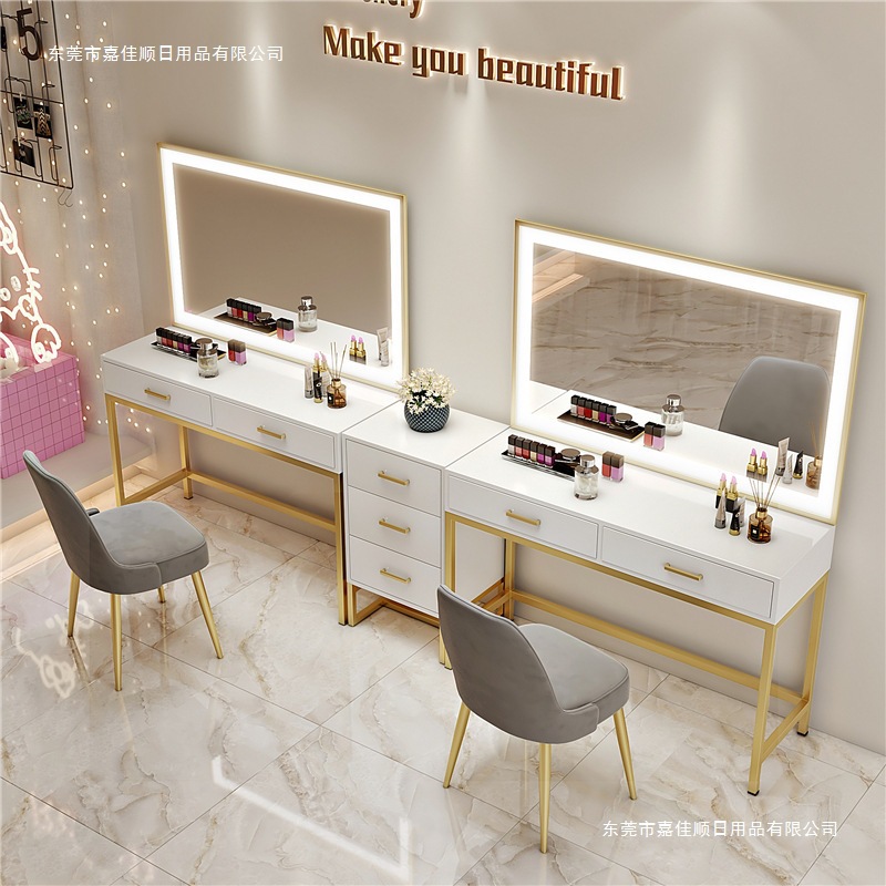 Nail Art Makeup Artist Studio  – Beauty Makeup Studio Bewertung und Preis