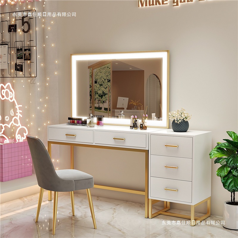 Nail Art Makeup Artist Studio  – Beauty Makeup Studio Bewertung und Preis